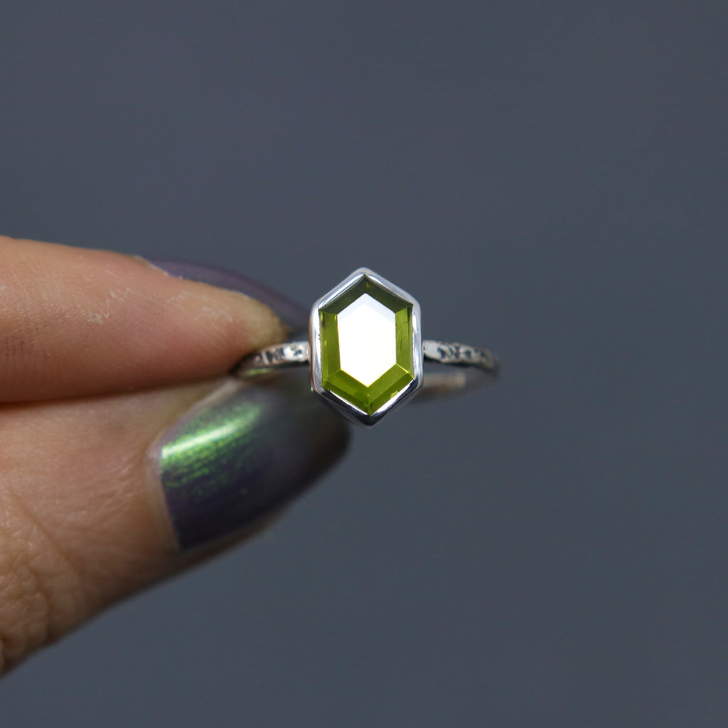Peridot Hex Relic - Size 5.5