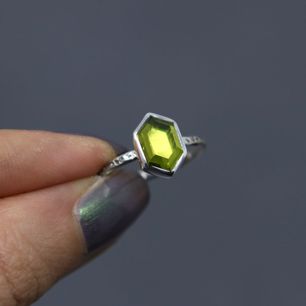 Peridot Hex Relic - Size 5.5