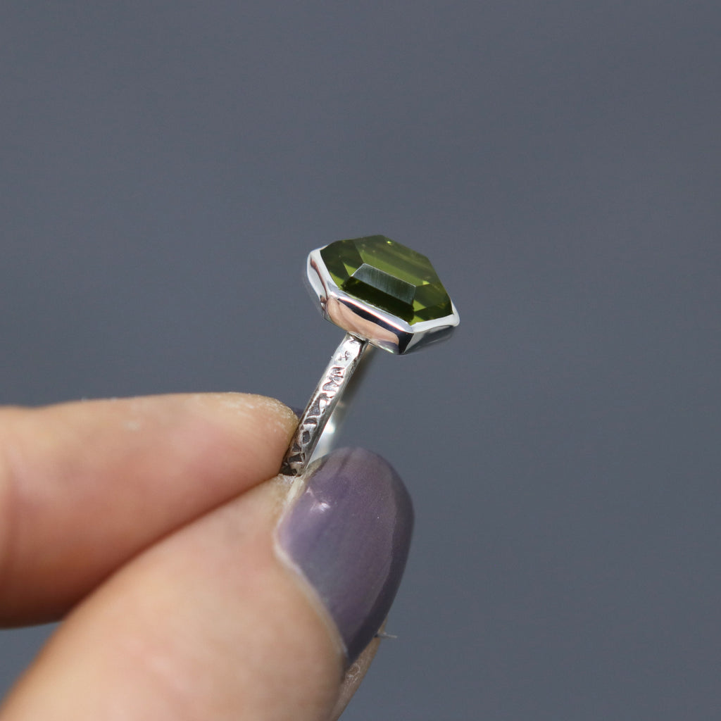 Peridot Hex Relic - Size 5.5