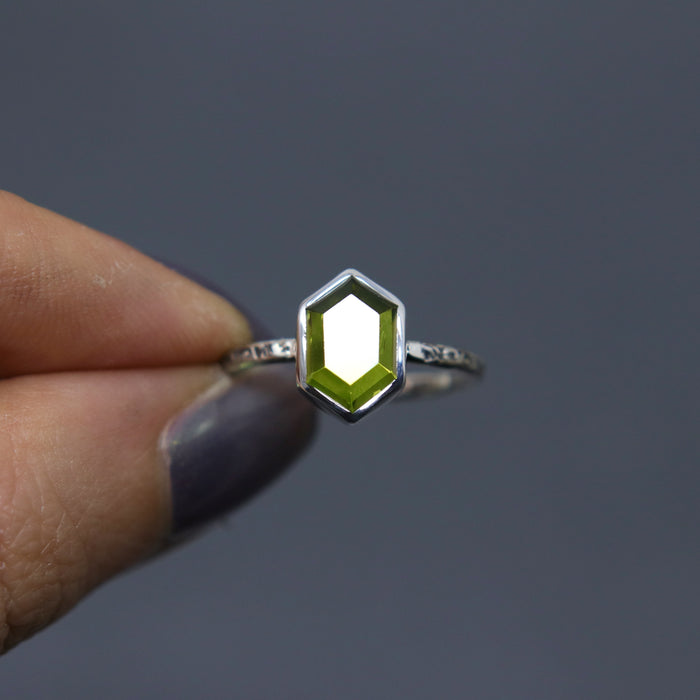 Peridot Hex Relic - Size 5.5