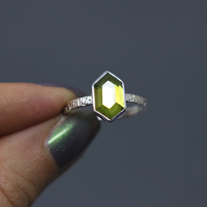 Peridot Hex Stargazer - Size 6.5