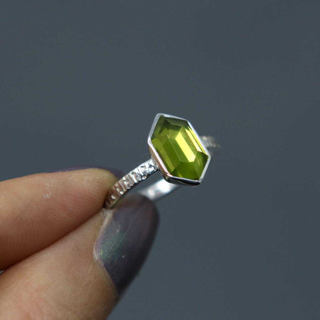 Peridot Hex Stargazer - Size 6.5