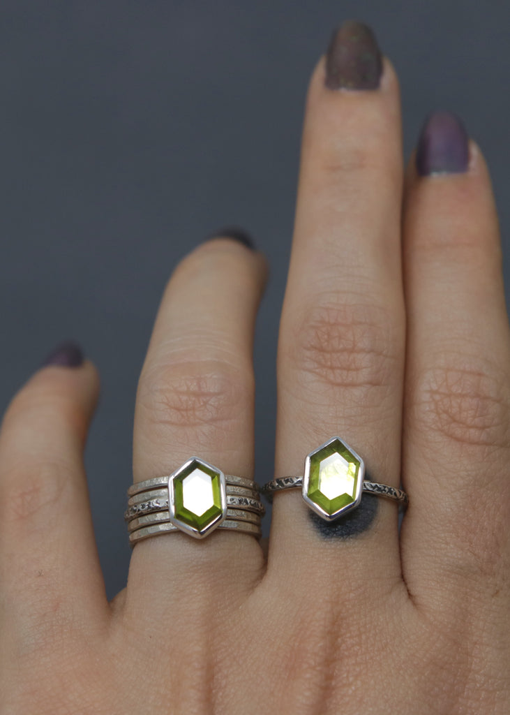 Peridot Hex Relic - Size 8